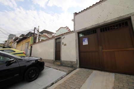 Casa à venda com 100m², 3 quartos e 4 vagasFachada 