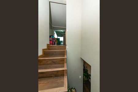 Apartamento à venda com 115m², 2 quartos e 2 vagas Apartamento à venda com 115m², 2 quartos e 2 vagasEscada