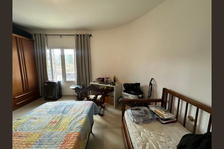 Casa à venda com 360m², 4 quartos e sem vaga Casa à venda com 360m², 4 quartos e sem vagaQuarto 1