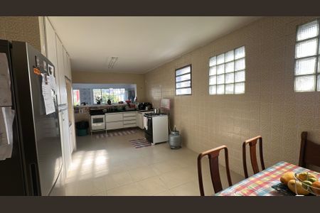 Casa à venda com 360m², 4 quartos e sem vaga Casa à venda com 360m², 4 quartos e sem vagaCozinha