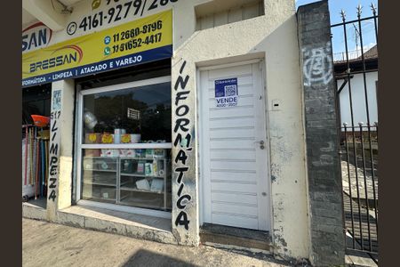 Casa à venda com 360m², 4 quartos e sem vaga Casa à venda com 360m², 4 quartos e sem vagaFachada