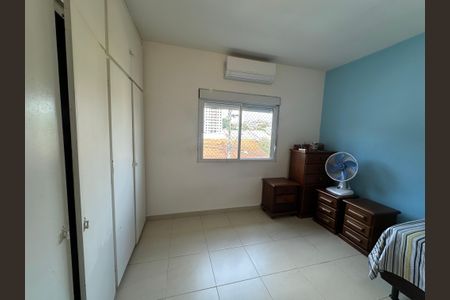 Casa à venda com 360m², 4 quartos e sem vaga Casa à venda com 360m², 4 quartos e sem vagaQuarto 2