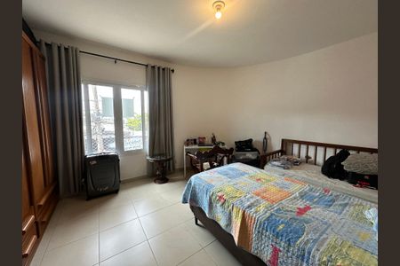 Casa à venda com 360m², 4 quartos e sem vaga Casa à venda com 360m², 4 quartos e sem vagaQuarto 1