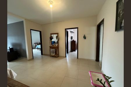 Casa à venda com 360m², 4 quartos e sem vaga Casa à venda com 360m², 4 quartos e sem vagaSala