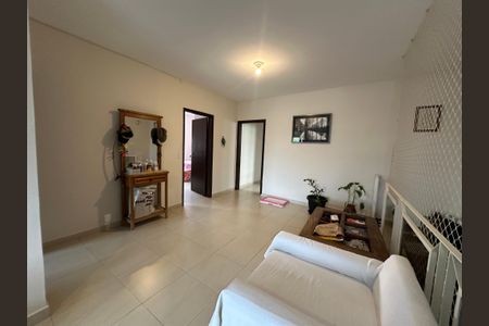 Casa à venda com 360m², 4 quartos e sem vaga Casa à venda com 360m², 4 quartos e sem vagaSala