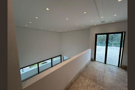 Casa de condomínio para alugar com 700m², 4 quartos e 8 vagasCorredor