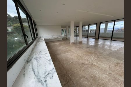 Casa de condomínio para alugar com 700m², 4 quartos e 8 vagasCozinha