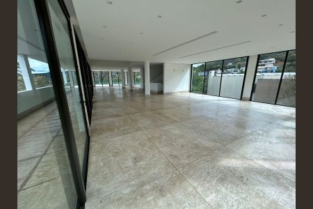 Sala de casa de condomínio para alugar com 4 quartos, 700m² em Jardim Serrano, Nova Lima