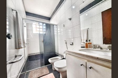 Casa à venda com 220m², 4 quartos e 4 vagas Casa à venda com 220m², 4 quartos e 4 vagasBanheiro da Suíte 1