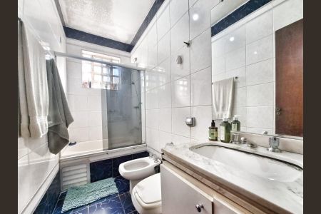 Casa à venda com 220m², 4 quartos e 4 vagas Casa à venda com 220m², 4 quartos e 4 vagasBanheiro da Suíte 1