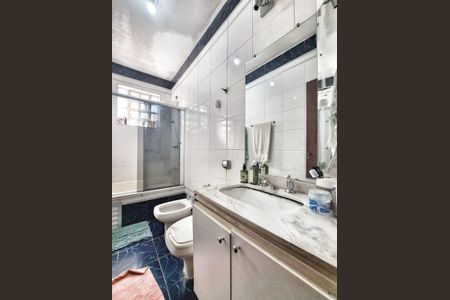 Casa à venda com 220m², 4 quartos e 4 vagas Casa à venda com 220m², 4 quartos e 4 vagasBanheiro