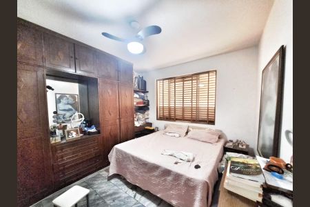 Casa à venda com 220m², 4 quartos e 4 vagas Casa à venda com 220m², 4 quartos e 4 vagasSuíte 1