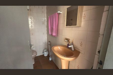 Casa à venda com 278m², 2 quartos e 3 vagasBanheiro 1