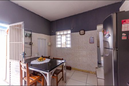 Casa à venda com 94m², 3 quartos e 2 vagas Casa à venda com 94m², 3 quartos e 2 vagasCozinha