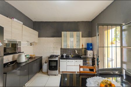 Casa à venda com 94m², 3 quartos e 2 vagas Casa à venda com 94m², 3 quartos e 2 vagasCozinha