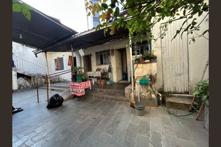 Casa à venda com 215m², 4 quartos e 2 vagas