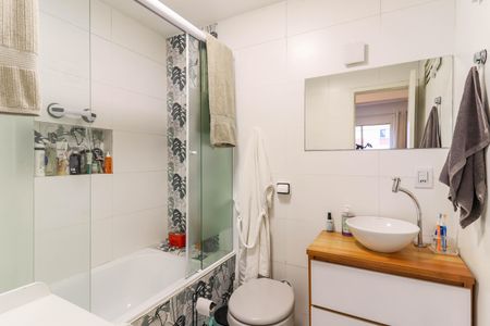 Apartamento à venda com 85m², 2 quartos e 1 vaga Apartamento à venda com 85m², 2 quartos e 1 vagaBanheiro
