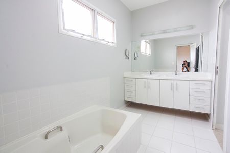 Casa de condomínio para alugar com 316m², 4 quartos e 4 vagasBanheiro da Suite 1