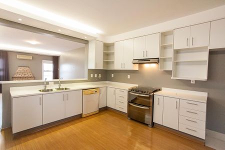 Casa de condomínio para alugar com 316m², 4 quartos e 4 vagasCozinha