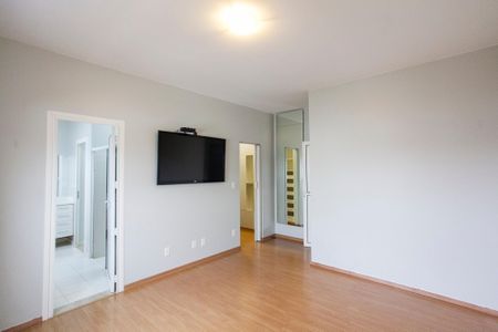 Casa de condomínio para alugar com 316m², 4 quartos e 4 vagasSuite 1