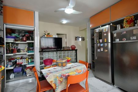 Casa à venda com 400m², 5 quartos e 1 vaga Casa à venda com 400m², 5 quartos e 1 vagaCozinha - Armários