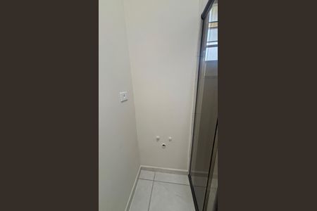 Casa de condomínio à venda com 80m², 2 quartos e 3 vagasBanheiro