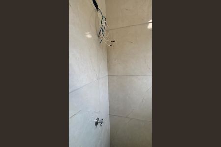 Casa de condomínio à venda com 80m², 2 quartos e 3 vagasBanheiro da Suíte