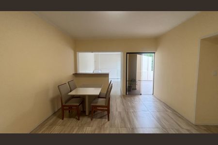 Casa de condomínio à venda com 80m², 2 quartos e 3 vagasSala 