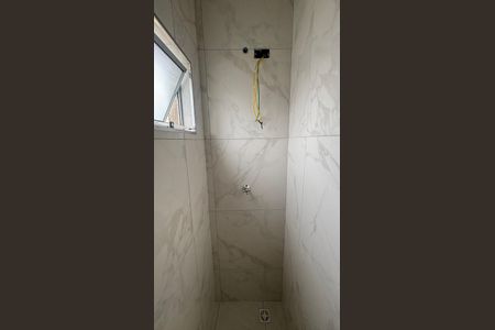 Casa de condomínio à venda com 80m², 2 quartos e 4 vagas Casa de condomínio à venda com 80m², 2 quartos e 4 vagasBanheiro da Suíte