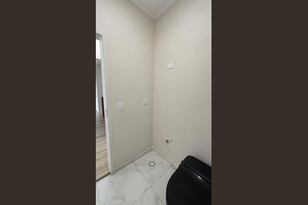 Casa de condomínio à venda com 80m², 2 quartos e 4 vagas Casa de condomínio à venda com 80m², 2 quartos e 4 vagasBanheiro