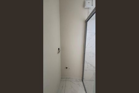 Casa de condomínio à venda com 80m², 2 quartos e 4 vagas Casa de condomínio à venda com 80m², 2 quartos e 4 vagasBanheiro da Suíte