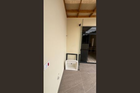 Casa de condomínio à venda com 80m², 2 quartos e 4 vagas Casa de condomínio à venda com 80m², 2 quartos e 4 vagasVaranda - Area de Serviço