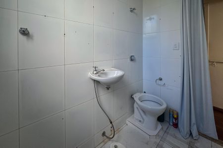 Casa à venda com 235m², 4 quartos e 3 vagasBanheiro 2