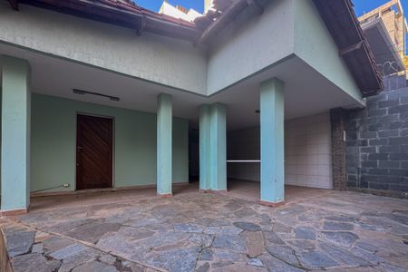 Casa à venda com 235m², 4 quartos e 3 vagasVaranda