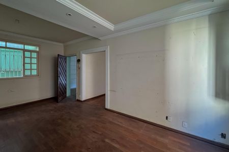 Casa à venda com 235m², 4 quartos e 3 vagasSala