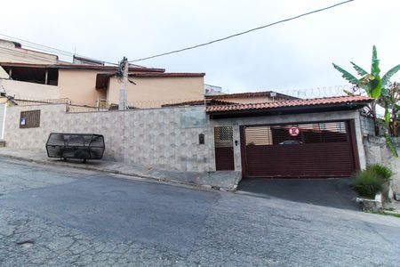 Casa de condomínio à venda com 65m², 2 quartos e 1 vaga Casa de condomínio à venda com 65m², 2 quartos e 1 vagaFachada + Placa