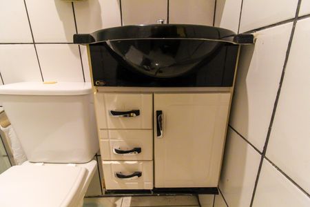 Casa de condomínio à venda com 65m², 2 quartos e 1 vaga Casa de condomínio à venda com 65m², 2 quartos e 1 vagaBanheiro