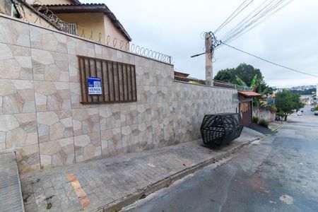 Casa de condomínio à venda com 65m², 2 quartos e 1 vaga Casa de condomínio à venda com 65m², 2 quartos e 1 vagaFachada + Placa