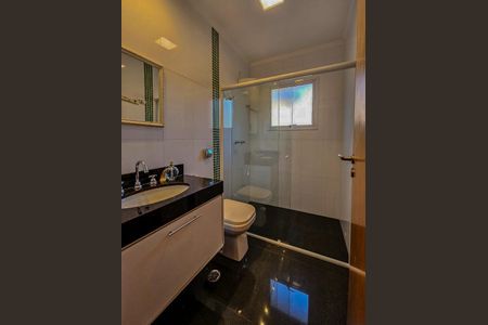 Casa à venda com 330m², 4 quartos e 5 vagas Casa à venda com 330m², 4 quartos e 5 vagasBanheiro da Suíte 4