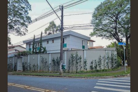 Casa à venda com 330m², 4 quartos e 5 vagas Casa à venda com 330m², 4 quartos e 5 vagasFachada