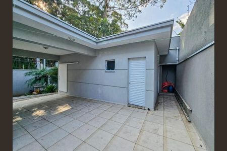 Casa à venda com 330m², 4 quartos e 5 vagas Casa à venda com 330m², 4 quartos e 5 vagasÁrea comum