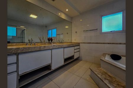 Casa à venda com 330m², 4 quartos e 5 vagas Casa à venda com 330m², 4 quartos e 5 vagasCozinha