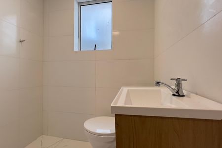 Banheiro de kitnet/studio para alugar com 1 quarto, 37m² em Jardim Santa Mena, Guarulhos
