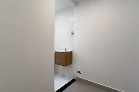 Banheiro de kitnet/studio para alugar com 1 quarto, 37m² em Jardim Santa Mena, Guarulhos