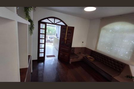 Casa para alugar com 4 quartos, 487m² em Ouro Preto, Belo Horizonte