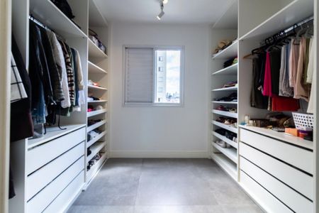 Apartamento para alugar com 72m², 1 quarto e 2 vagasCloset da suíte