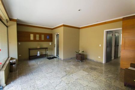 Apartamento à venda com 310m², 4 quartos e 4 vagas Apartamento à venda com 310m², 4 quartos e 4 vagasÁrea comum