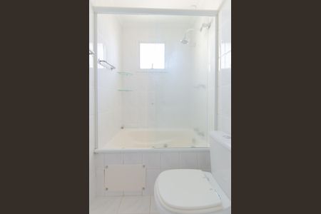 Apartamento à venda com 310m², 4 quartos e 4 vagas Apartamento à venda com 310m², 4 quartos e 4 vagasBanheiro da Suíte 1