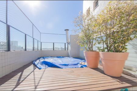 Apartamento à venda com 310m², 4 quartos e 4 vagas Apartamento à venda com 310m², 4 quartos e 4 vagasVaranda da Sala
