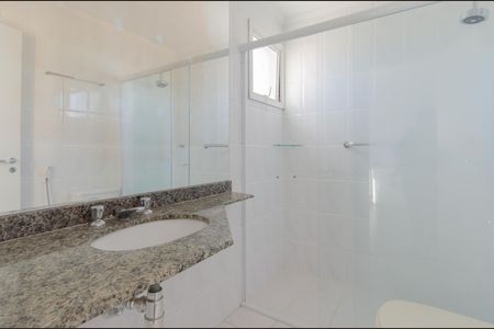 Apartamento à venda com 310m², 4 quartos e 4 vagas Apartamento à venda com 310m², 4 quartos e 4 vagasBanheiro da Suíte 2